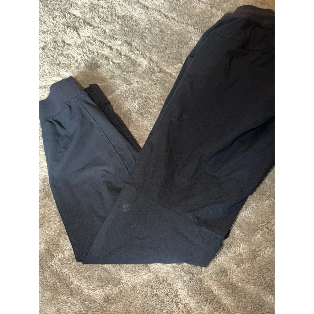 Lululemon ABC Joggers Mens Small Gray Pockets Stretch Everyday Gym Athletic Fit